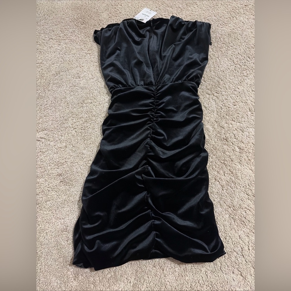 NWT Zara Black Velvet Ruched Mini Dress Shoulder Pads Size Medium Cut Out - Picture 9 of 10